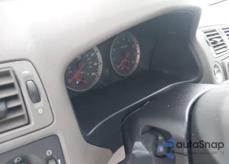 2005 Volvo S40 T5 Awd z USA, uszkodzony, nr VIN YV1MH682052087424